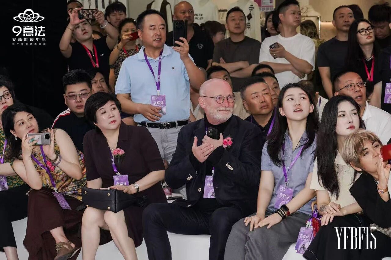 与世界同频，与时代共举│温州市外贸服装商会参观意法第十五届全球采购商大会